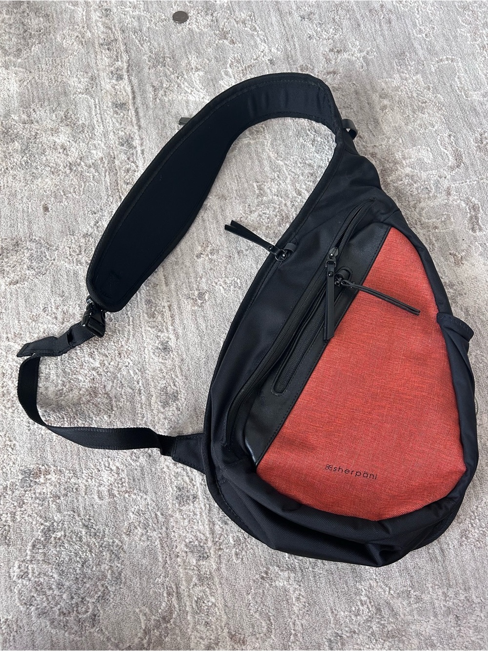NWOT Sherpani ESPRIT AT Sling Bag Anti-Theft Chair Lock Zipper Lock Non Slip